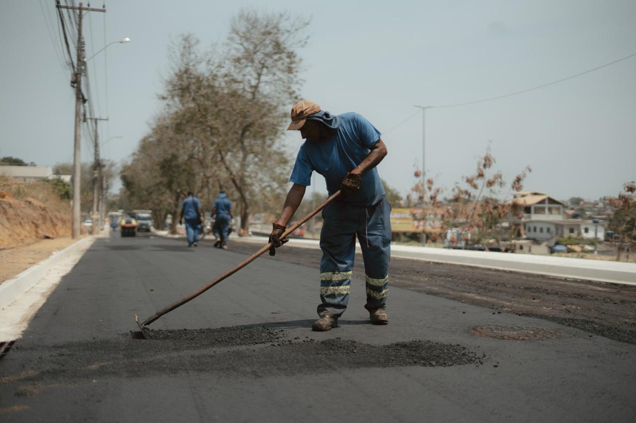 Itaboraí avança com obras de drenagem e pavimentação nos bairros Marambaia e Vila Brasil em parceria com o Governo do Estado
