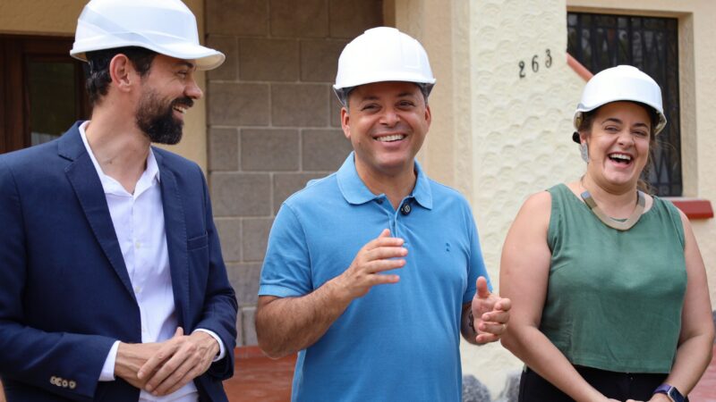 Prefeito Rodrigo Neves faz última vistoria antes da inauguração do Centro Cultural Cauby Peixoto, no Fonseca
