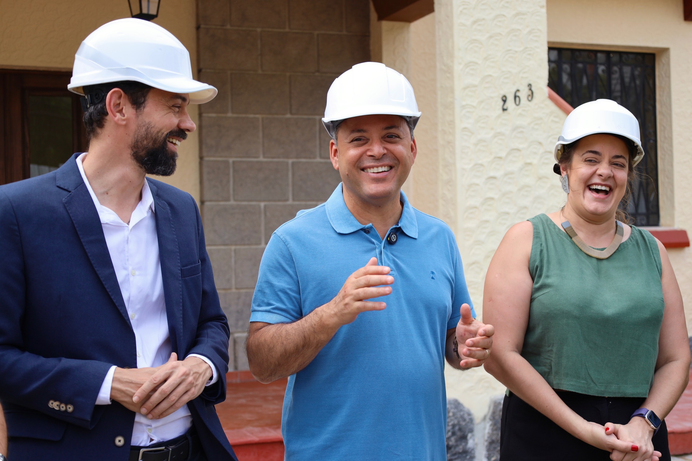Prefeito Rodrigo Neves faz última vistoria antes da inauguração do Centro Cultural Cauby Peixoto, no Fonseca