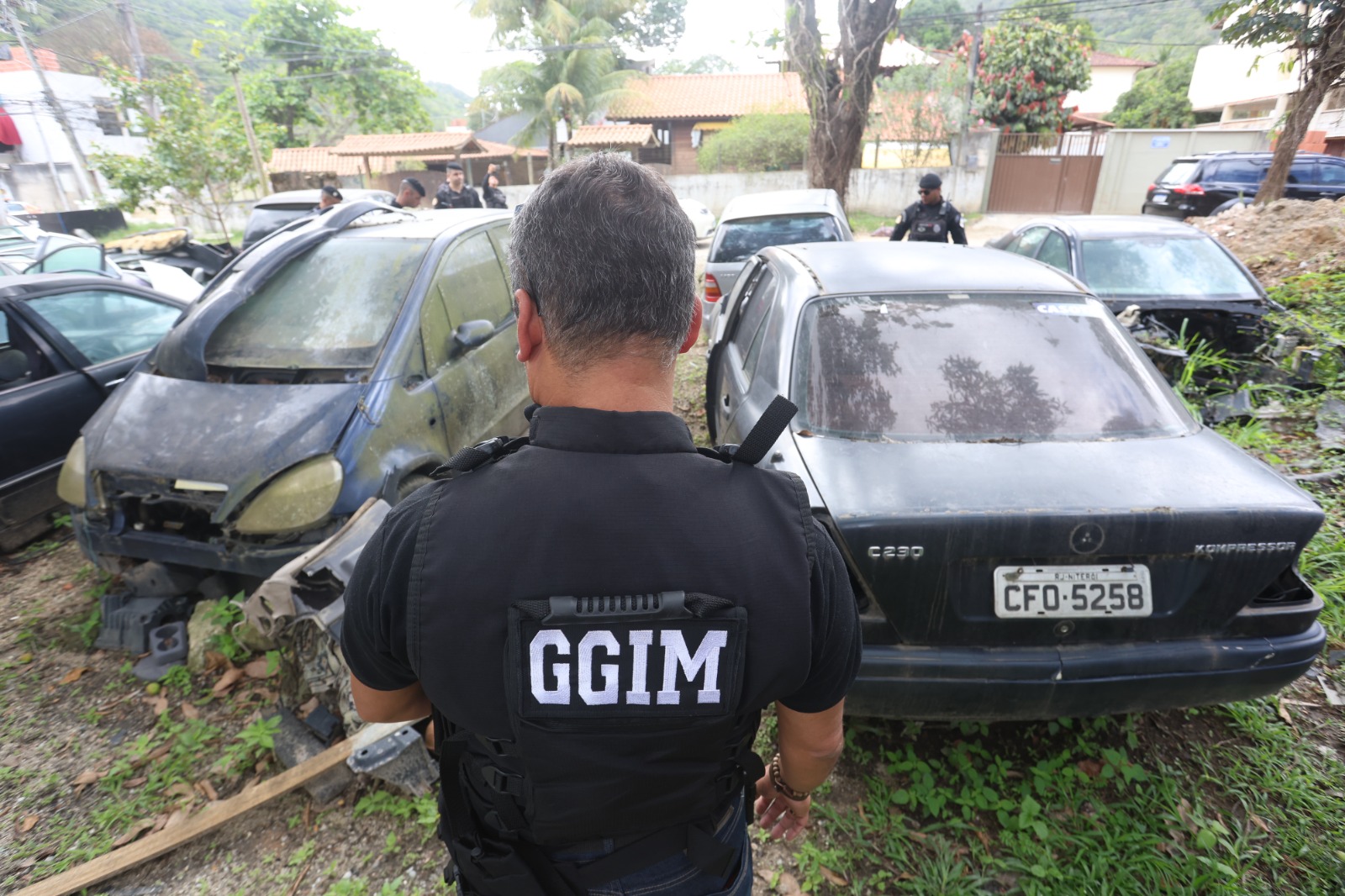 Operação Asfixia: Ação integrada interdita oficina clandestina de veículos no Engenho do Mato