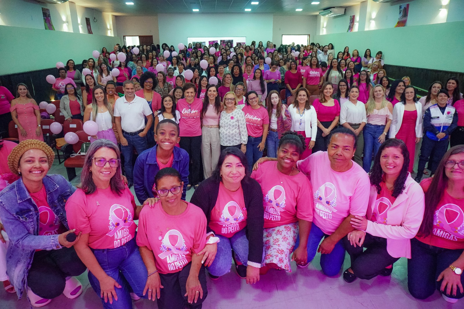 Outubro Rosa reúne centenas de mulheres em evento de acolhimento e prevenção em Itaboraí