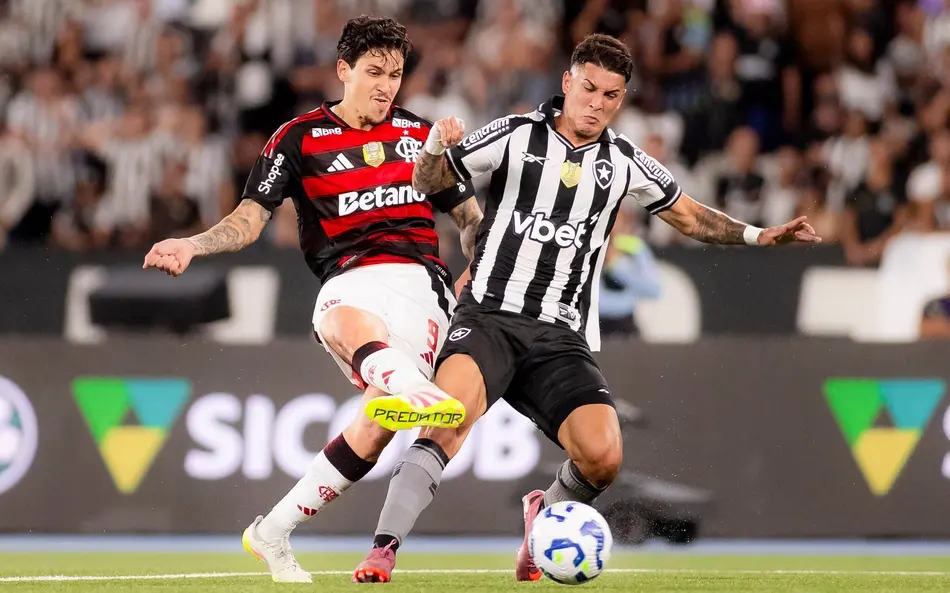 Flamengo atropela Botafogo no Nilton Santos e segue firme na perseguição ao líder