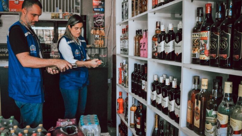 Prefeitura de Itaboraí realiza ação preventiva contra venda de bebidas adulteradas com metanol