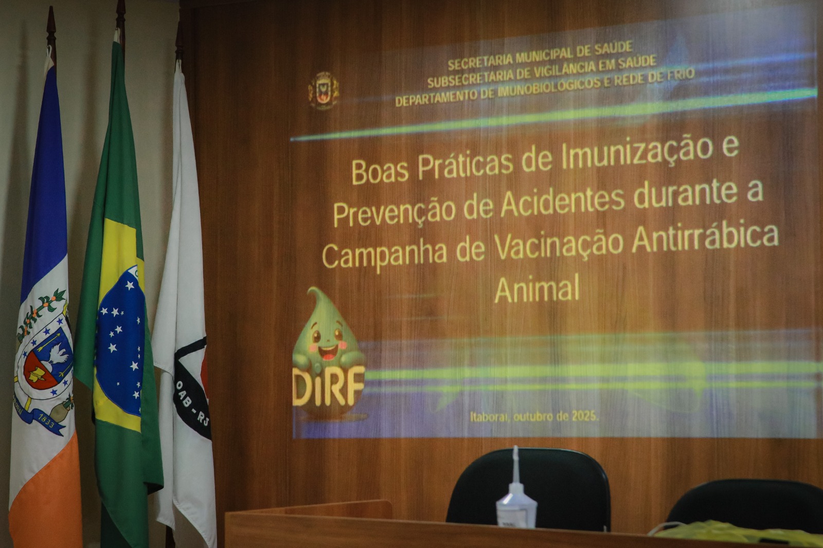 Profissionais da saúde participam de treinamento sobre boas práticas de imunização para a Campanha de Vacinação Antirrábica Animal