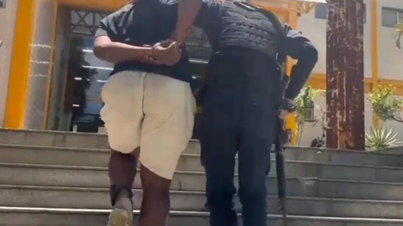 12º BPM prender traficante e diversas drogas na comunidade da Otto, na engenhoca, na em Niterói