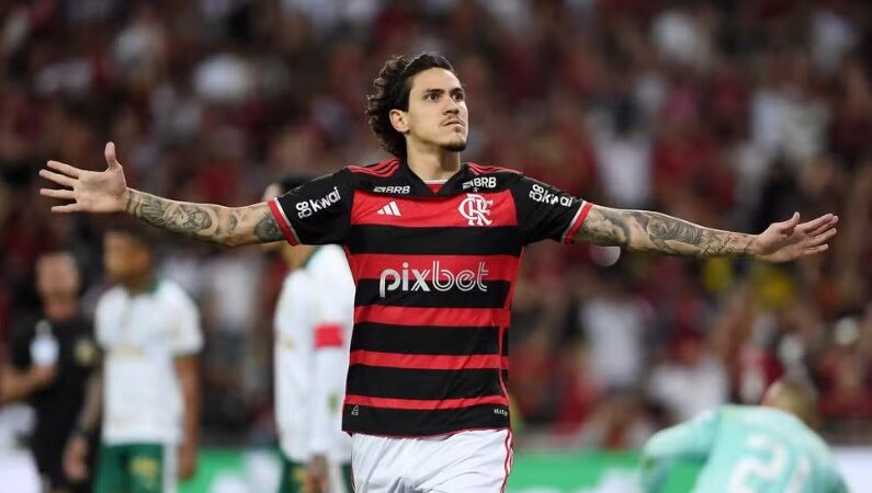 Flamengo vence Palmeiras por 3 a 2 em jogaço no Maracanã e encosta na liderança do Brasileirão