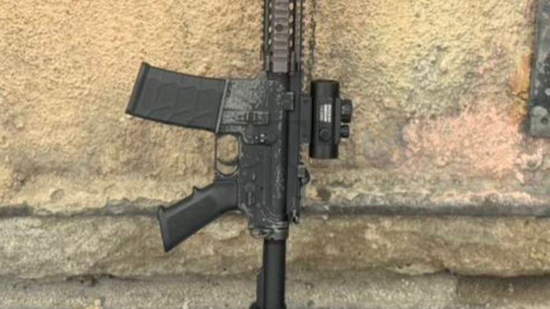 Semana já começa com apreensão de fuzil em São Gonçalo: 7º BPM retira arma de uso restrito das mãos do crime em operação no Guaxindiba