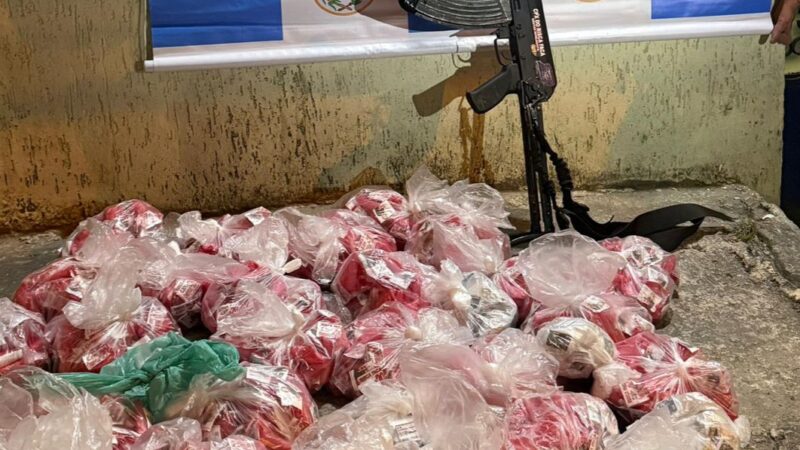 Policias do 7º BPM apreende fuzil e grande quantidade de drogas em Maria Paula, São Gonçalo
