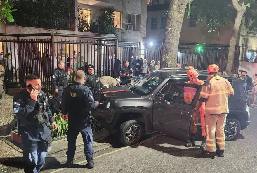 Motorista Reage: Joga o carro sobre ladrões e os prende debaixo do veículo até a chegada da polícia no Jardim Botânico