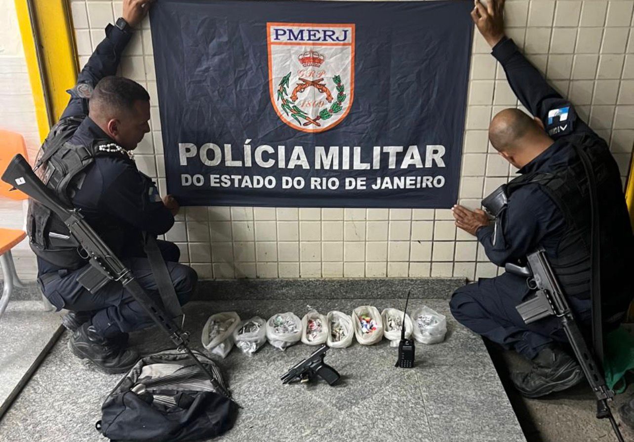 7º BPM aperta o cerco ao tráfico em São Gonçalo: Três homens são presos com pistola e drogas