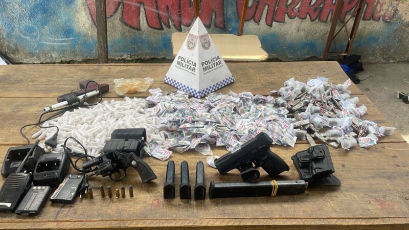 Polícia Militares do 12º BPM apreende drogas e armas em operação em São José do Imbassaí, Maricá