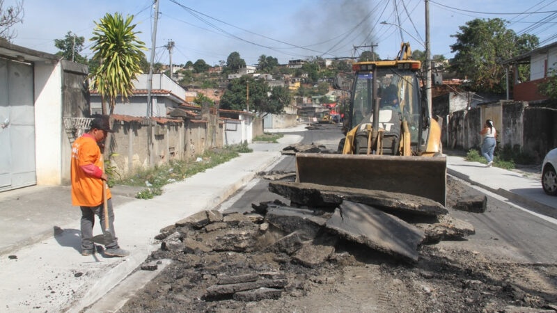 Prefeitura de São Gonçalo retira quebra-molas irregulares no Mutuá