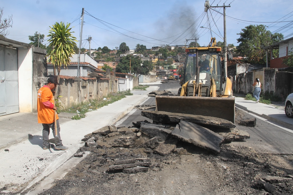 Prefeitura de São Gonçalo retira quebra-molas irregulares no Mutuá