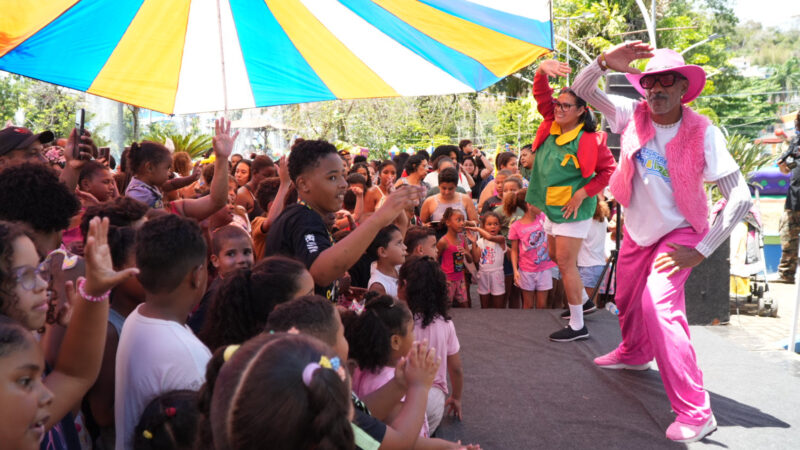 Dia das Crianças reúne centenas de famílias na Praça Zé Garoto