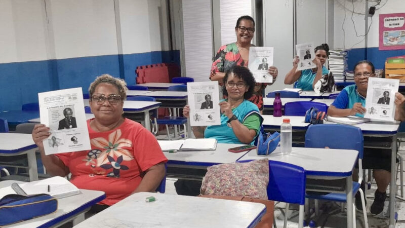 Turmas do EJA de escola em Vista Alegre produzem jornal e homenageiam professores
