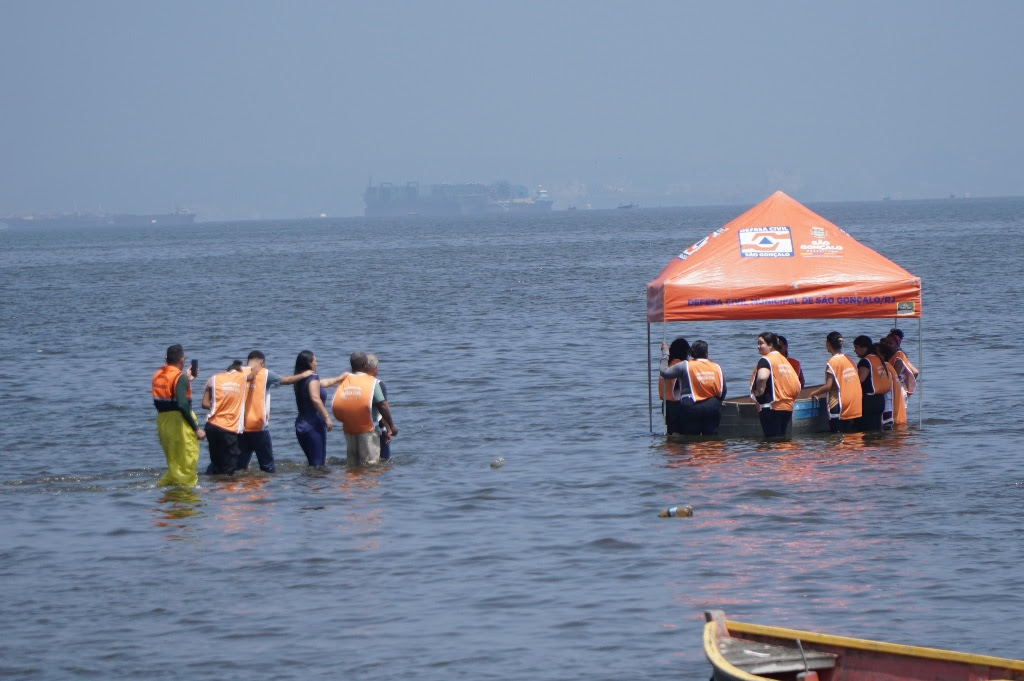 Defesa Civil realiza simulado de resgate na água com novos voluntários