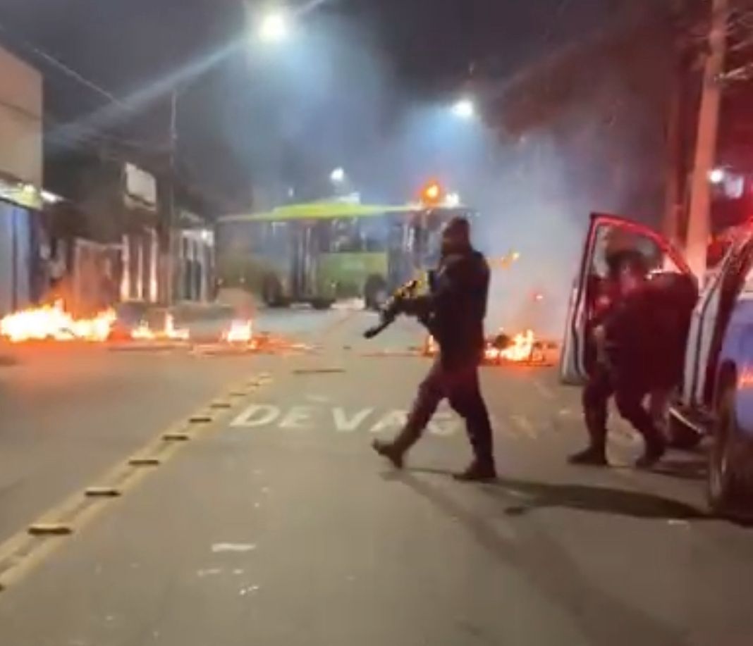 Protestos em Niterói travam o horário de rush: quem ganha com isso, se quem perde é o trabalhador?