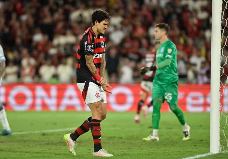 Pedro sofre lesão muscular e está fora da final da Libertadores; Flamengo divulga nota oficial