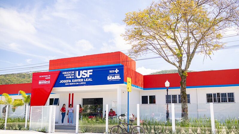 Investimento em Educação vira cuidado à população: médicos formados pelo Passaporte Universitário começam a atuar em Maricá