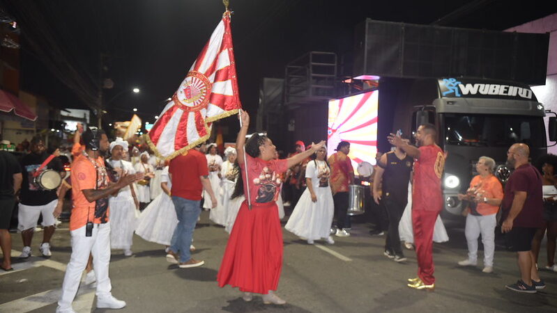 Primeiro ensaio de rua da União de Maricá reúne público no Centro