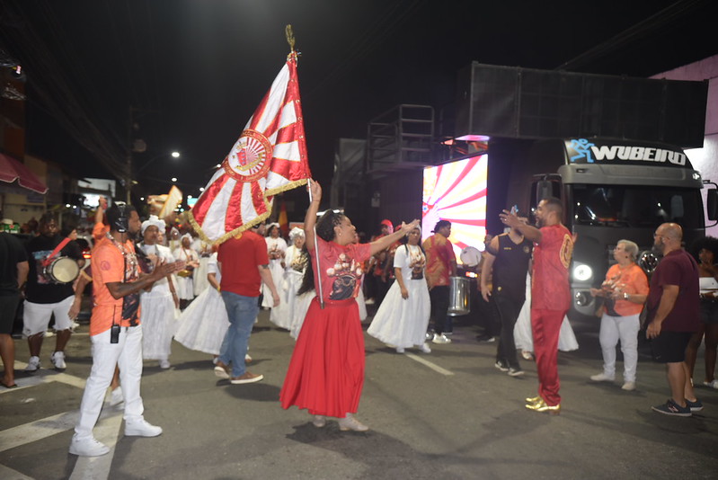 Primeiro ensaio de rua da União de Maricá reúne público no Centro
