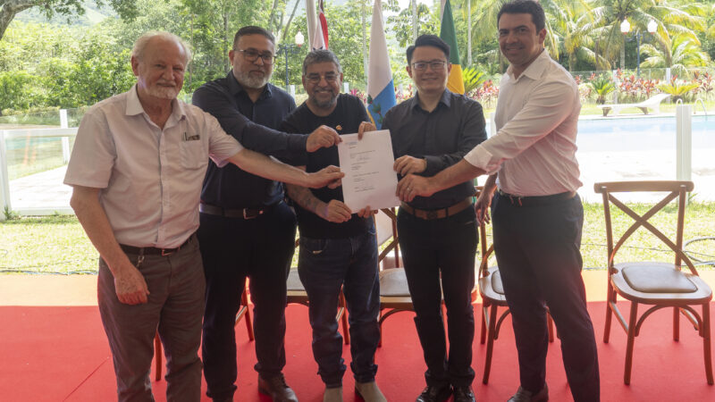 Prefeitura de Maricá assina acordo para instalação de fábrica de tratores com investimento de R$ 200 milhões