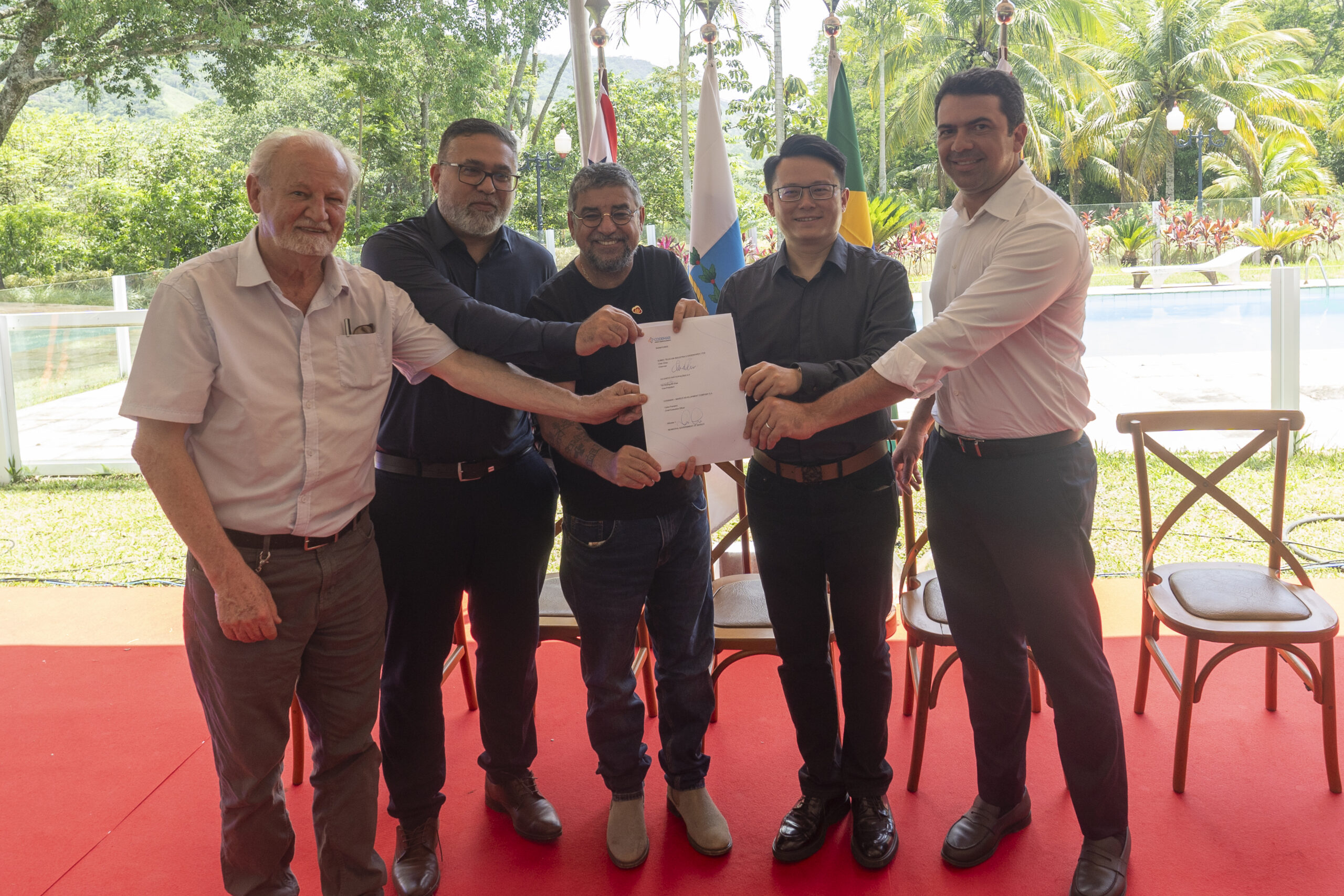 Prefeitura de Maricá assina acordo para instalação de fábrica de tratores com investimento de R$ 200 milhões