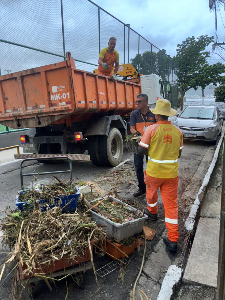 Clin realiza mais uma edição do projeto “Bota Fora” em Jurujuba e recolhe 820 quilos de resíduos
