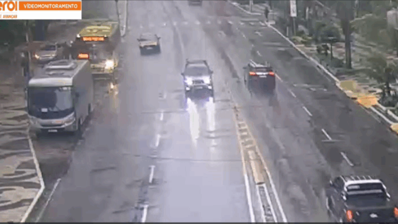 Prefeitura de Niterói identifica veículo que passou no Calçadão da Praia de Icaraí