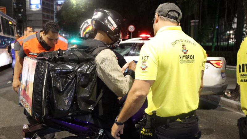 Prefeitura de Niterói realiza operação e fiscaliza mais de 200 motos em Icaraí 