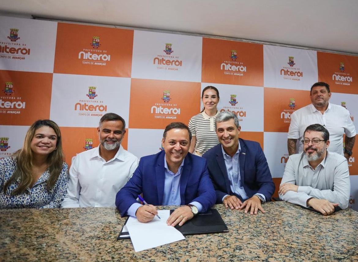 Prefeito de Niterói assina ordem de início das obras de revitalização da Avenida Amaral Peixoto