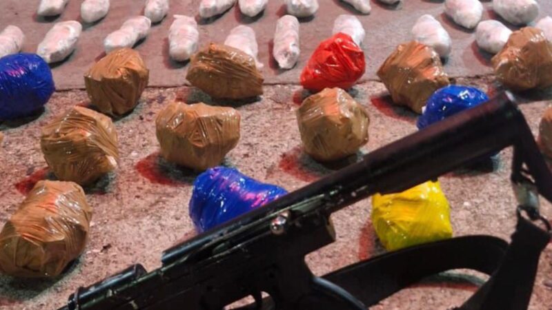 Adolescente é presa com mais de R$ 38 mil em drogas durante abordagem na Serra do Mato Grosso, em Saquarema