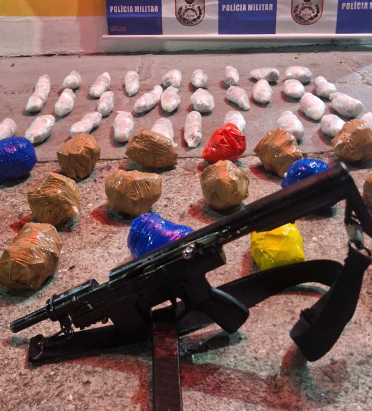 Adolescente é presa com mais de R$ 38 mil em drogas durante abordagem na Serra do Mato Grosso, em Saquarema