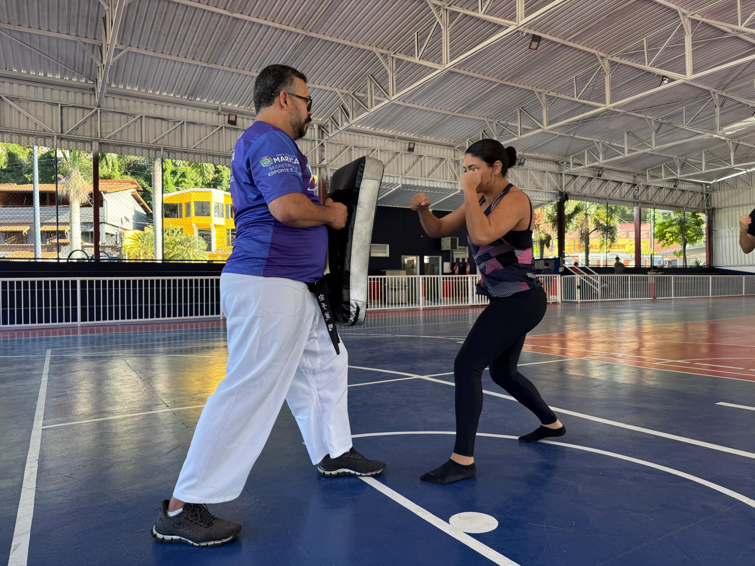 Mulheres de Maricá aprendem defesa pessoal em aulas gratuitas nas Arenas Flamengo e Mumbuca