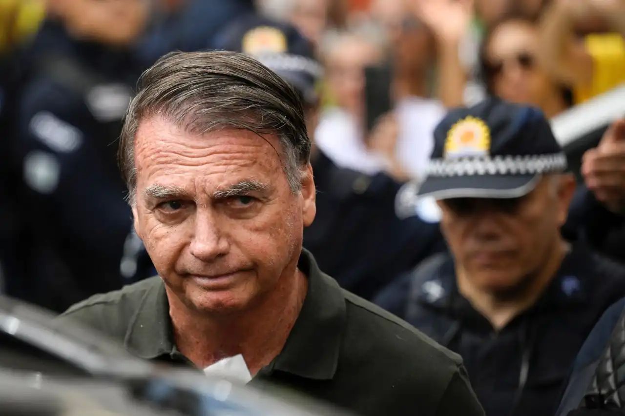 Bolsonaro é preso na manhã deste sábado em Brasília após decisão de Alexandre de Moraes