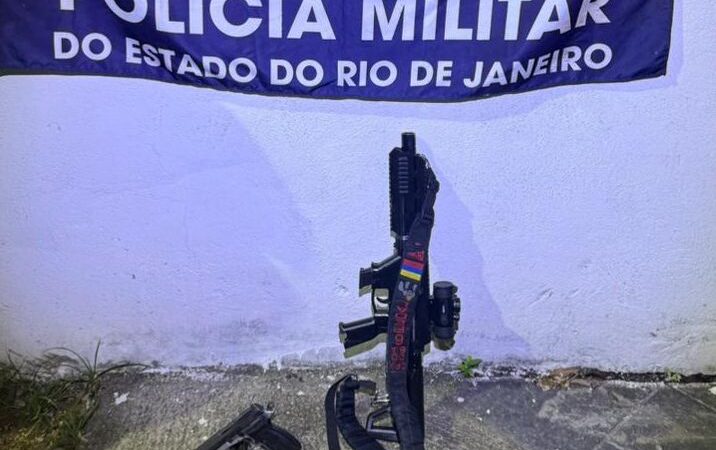 Policiais do 7º BPM capturam homem conhecido como “70” e apreendem submetralhadora em ação no Jockey, em São Gonçalo