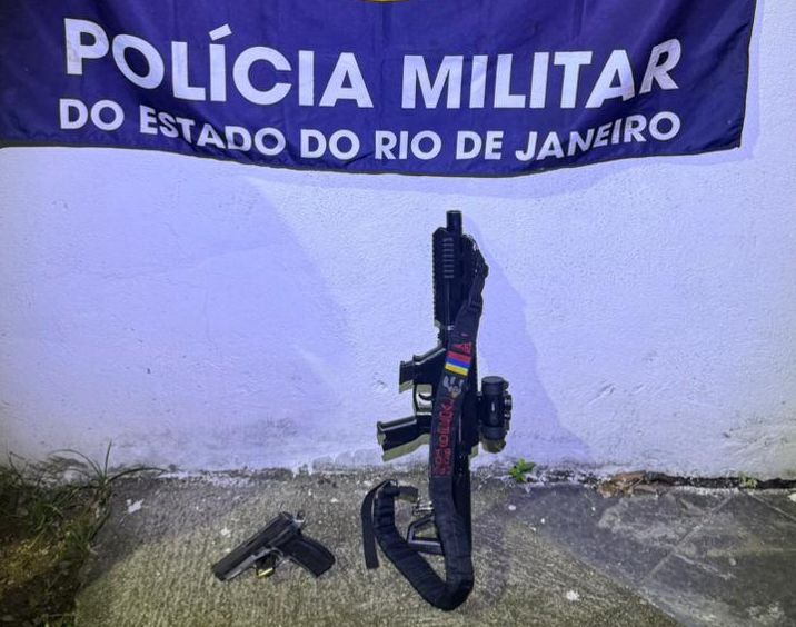 Policiais do 7º BPM capturam homem conhecido como “70” e apreendem submetralhadora em ação no Jockey, em São Gonçalo