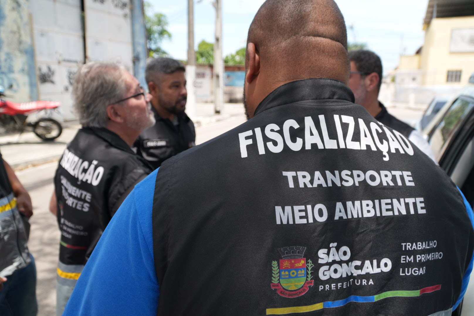 Prefeitura de São Gonçalo realiza ação de fiscalização ambiental no Jardim Catarina 