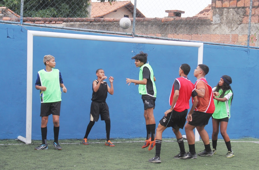 Projeto Saúde em Movimento oferece aulas gratuitas de futebol no Porto Novo