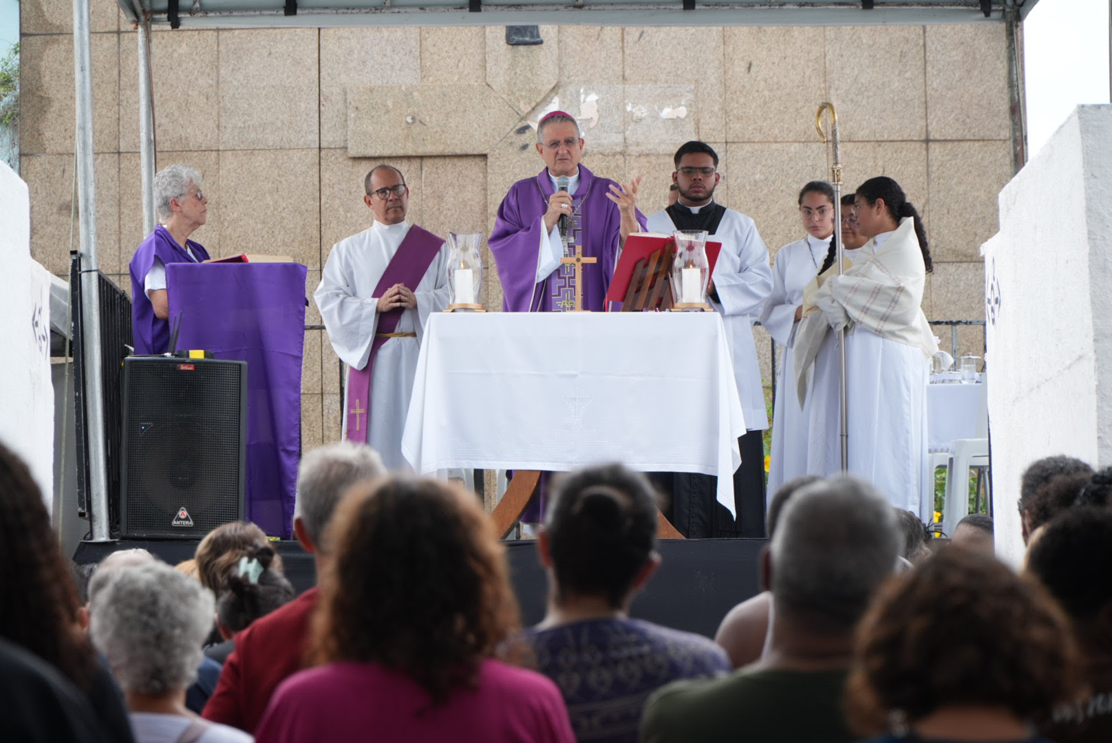 Gonçalenses homenageiam os mortos no Dia de Finados