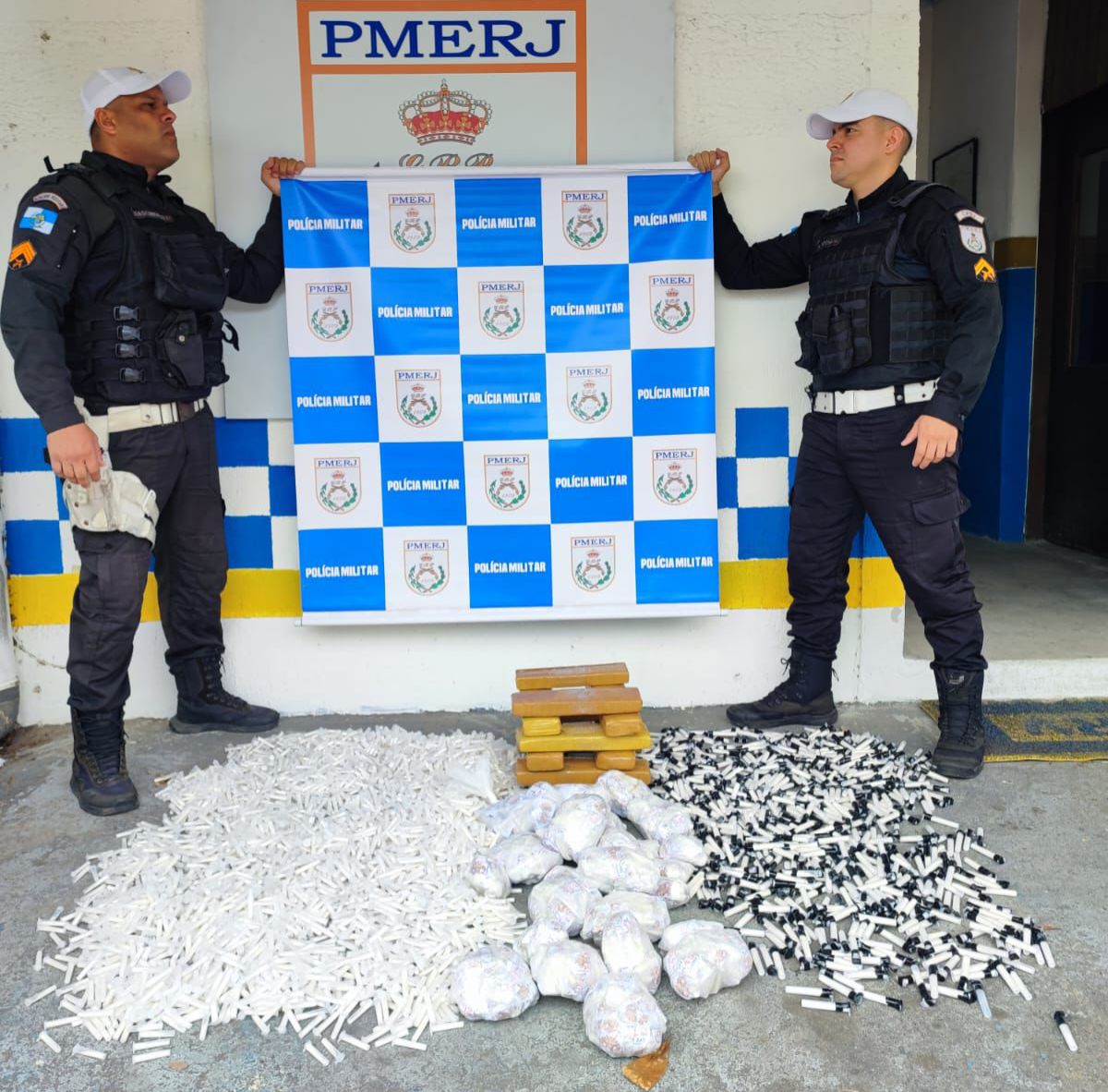 Três mulheres são presas na Via Lagos, com grande quantidade de drogas em ônibus da Auto Viação 1001