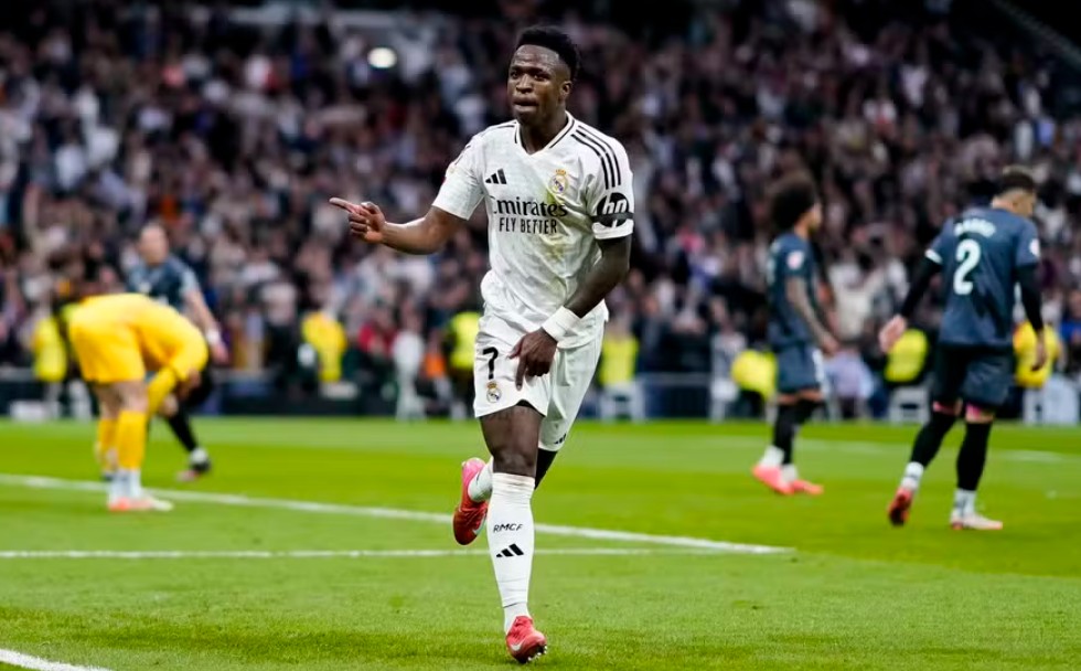 Real Madrid deve vender Vinicius Jr. após atritos com Xabi Alonso, diz jornal alemão