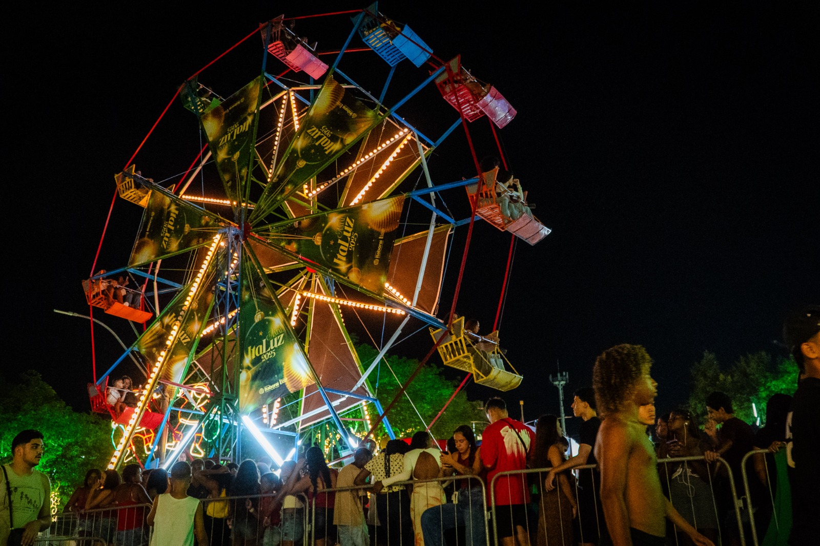 Abertura do Natal Ita Luz emociona Itaboraí e ilumina a principal praça da cidade