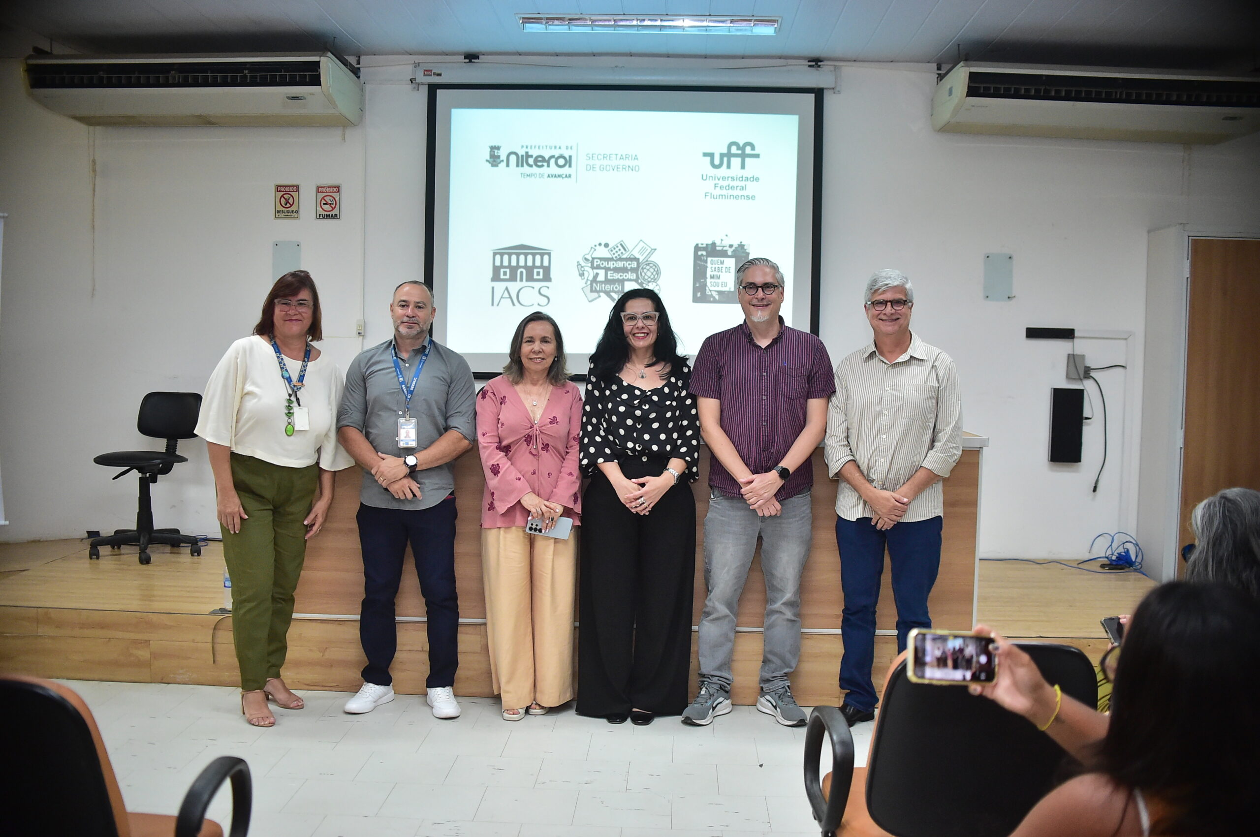 Mais de 180 alunos de Niterói recebem certificados do projeto imersivo “Quem Sabe de Mim Sou Eu”