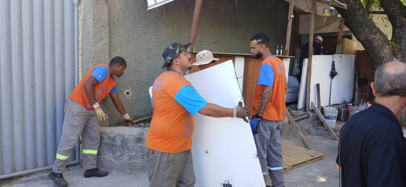 Ação conjunta entre SEOP, SECONSER, FIPO e CPROES retira construção irregular em Icaraí