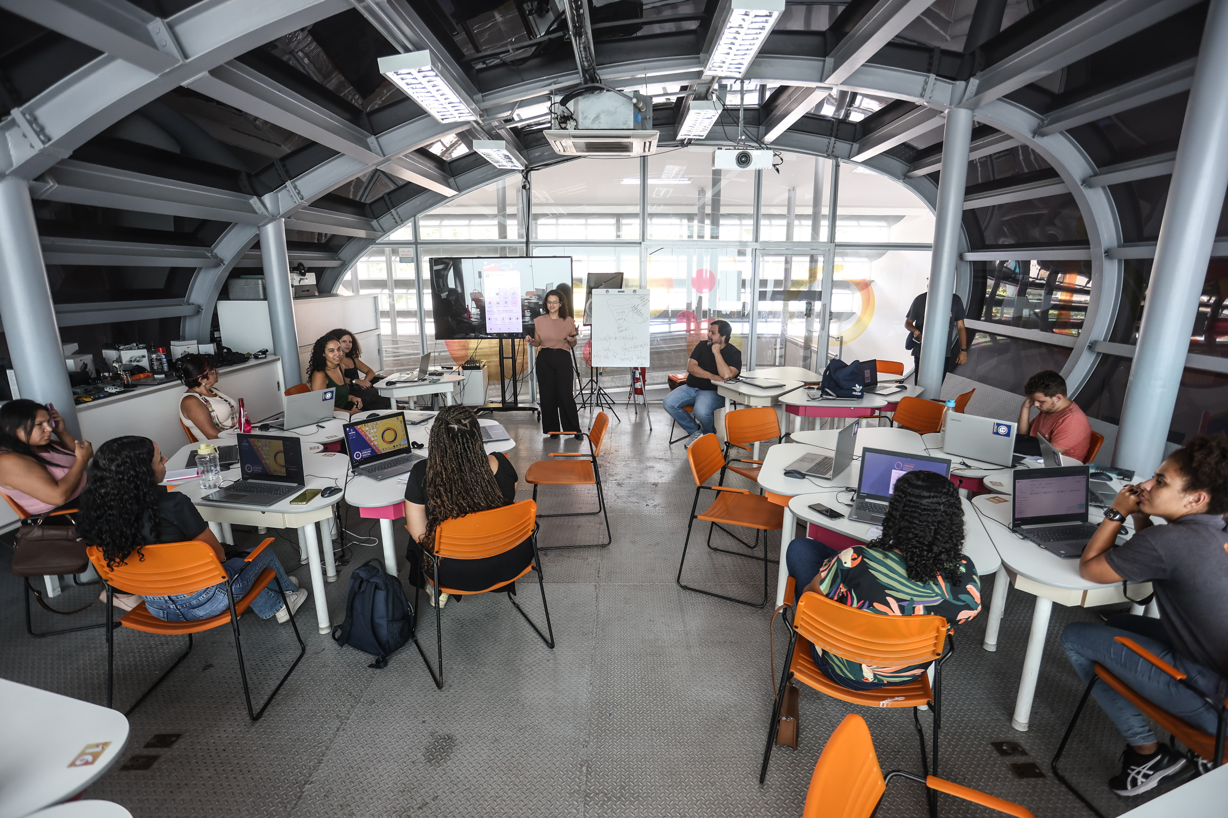 Prefeitura de Niterói realiza oficina sobre direitos digitais na PUD da Engenhoca