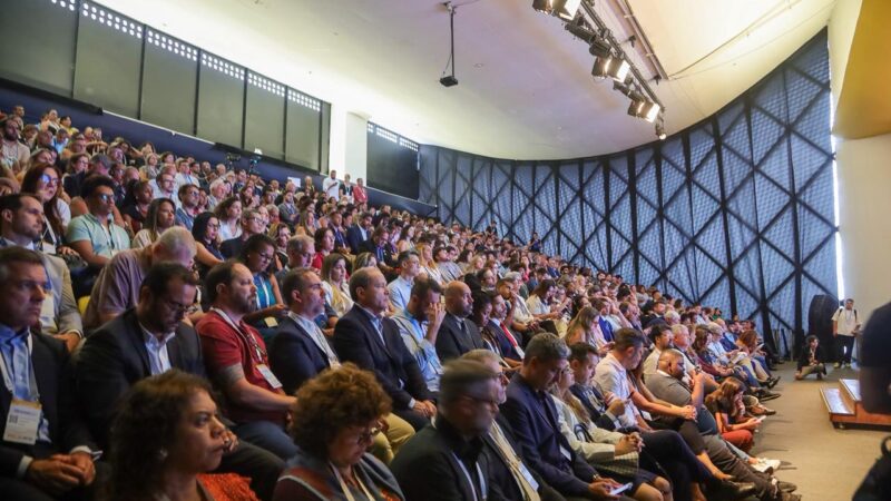 Dezenas de prefeitos de cidades da América Latina visitam o Centro Integrado de Segurança Pública de Niterói