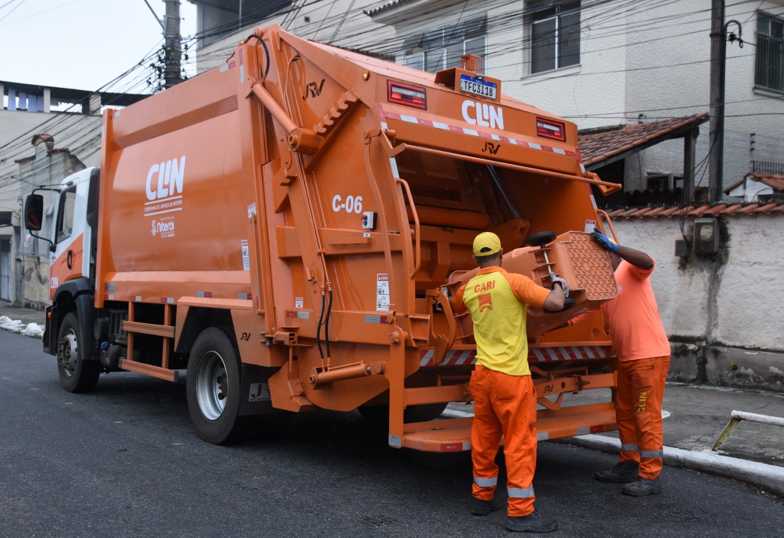 Niterói reforça limpeza urbana para festas de Natal e Réveillon e orienta população sobre horários de coleta