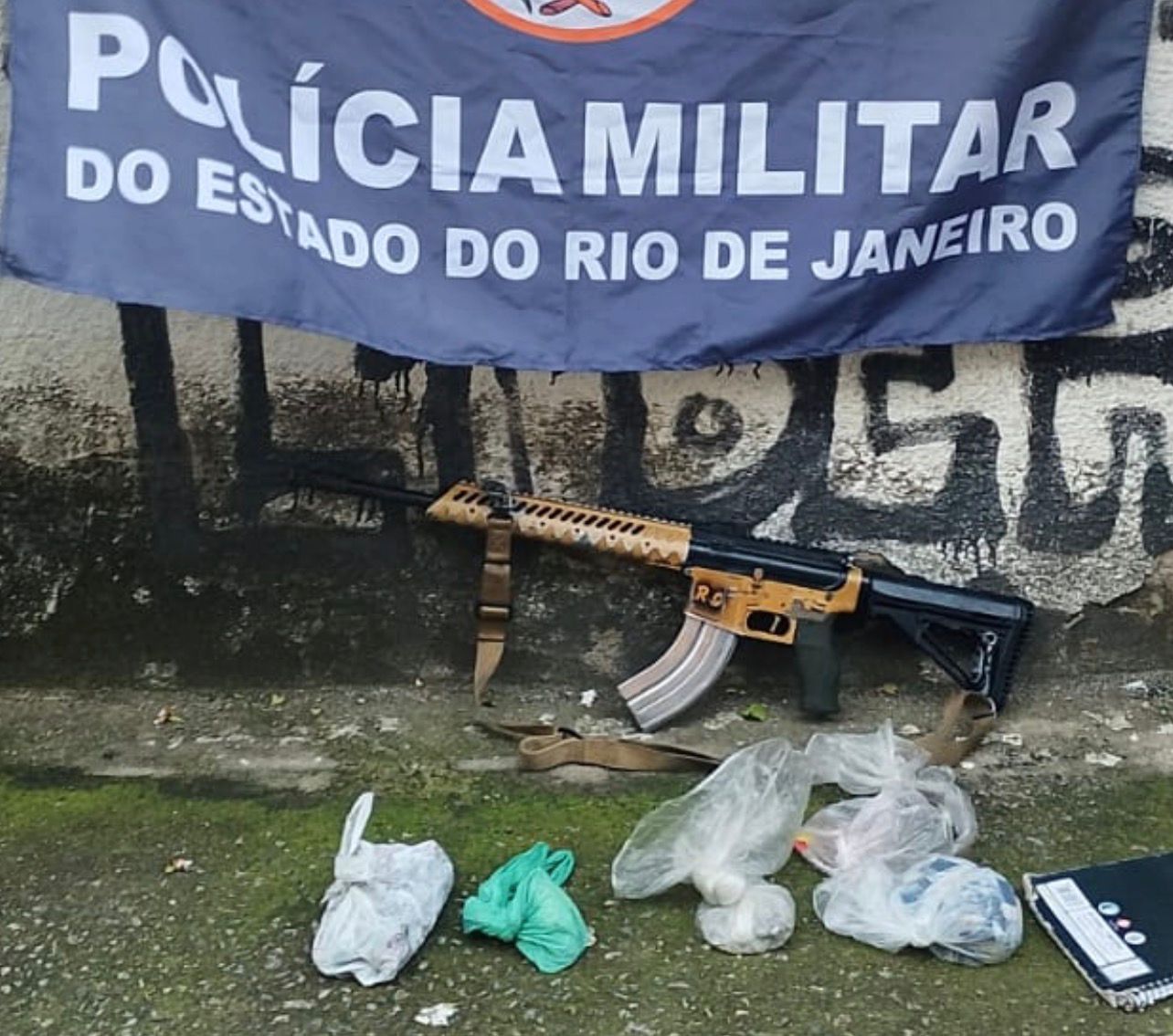 Primeiro Batalhão já começa no Domingo, apreendendo fuzil, drogas na Comunidade da Coréia, em São Gonçalo