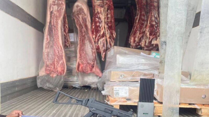 Churrasco cancelado em São Gonçalo: Primeiro Batalhão frustra roubo de carga de carne e recupera caminhão